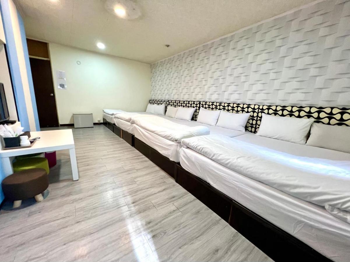 Fengjia Pig'S House Apartment ไถจง ภายนอก รูปภาพ