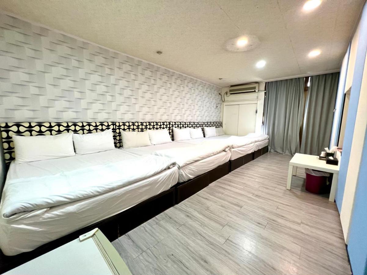 Fengjia Pig'S House Apartment ไถจง ภายนอก รูปภาพ